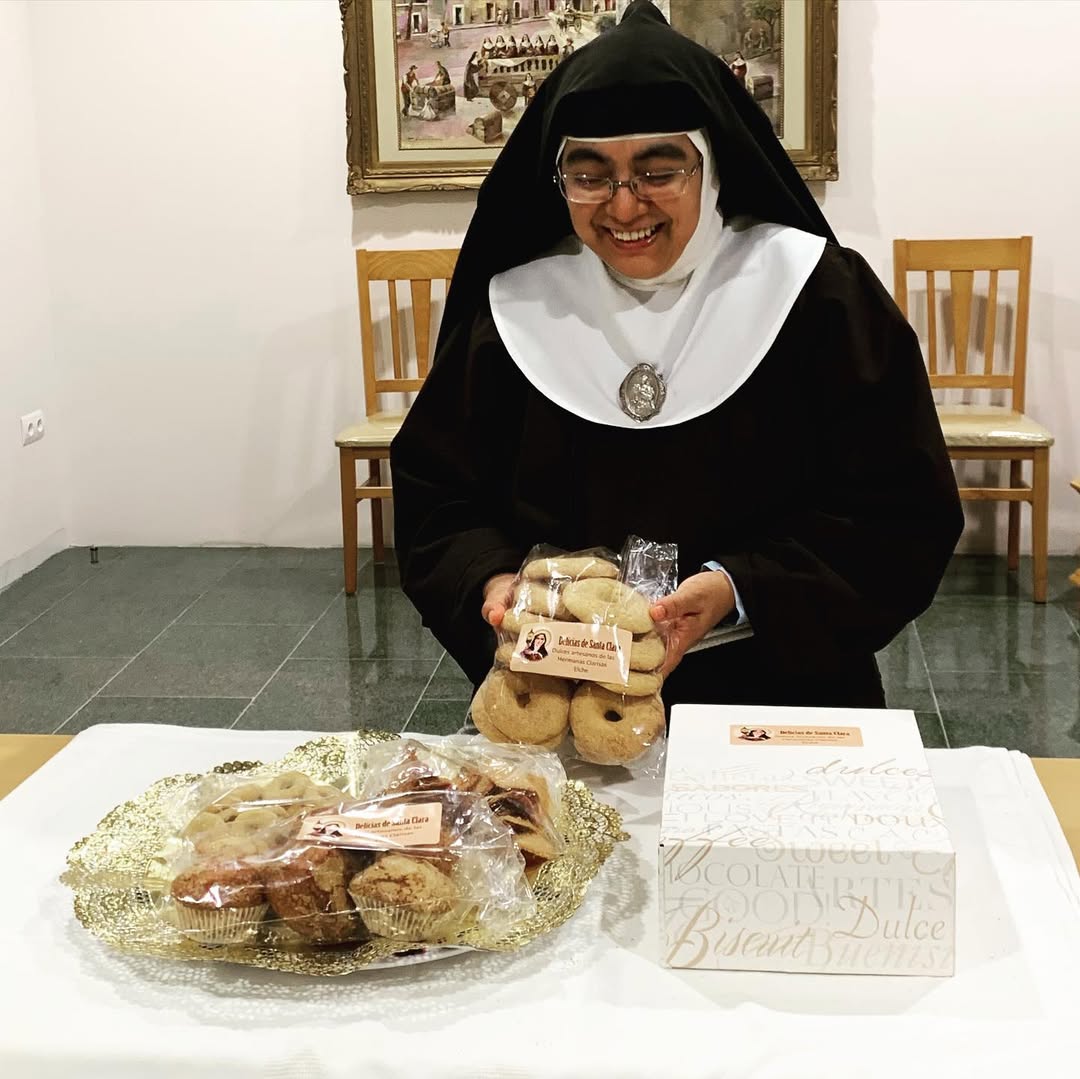 Una de nuestras hermanas con dulces