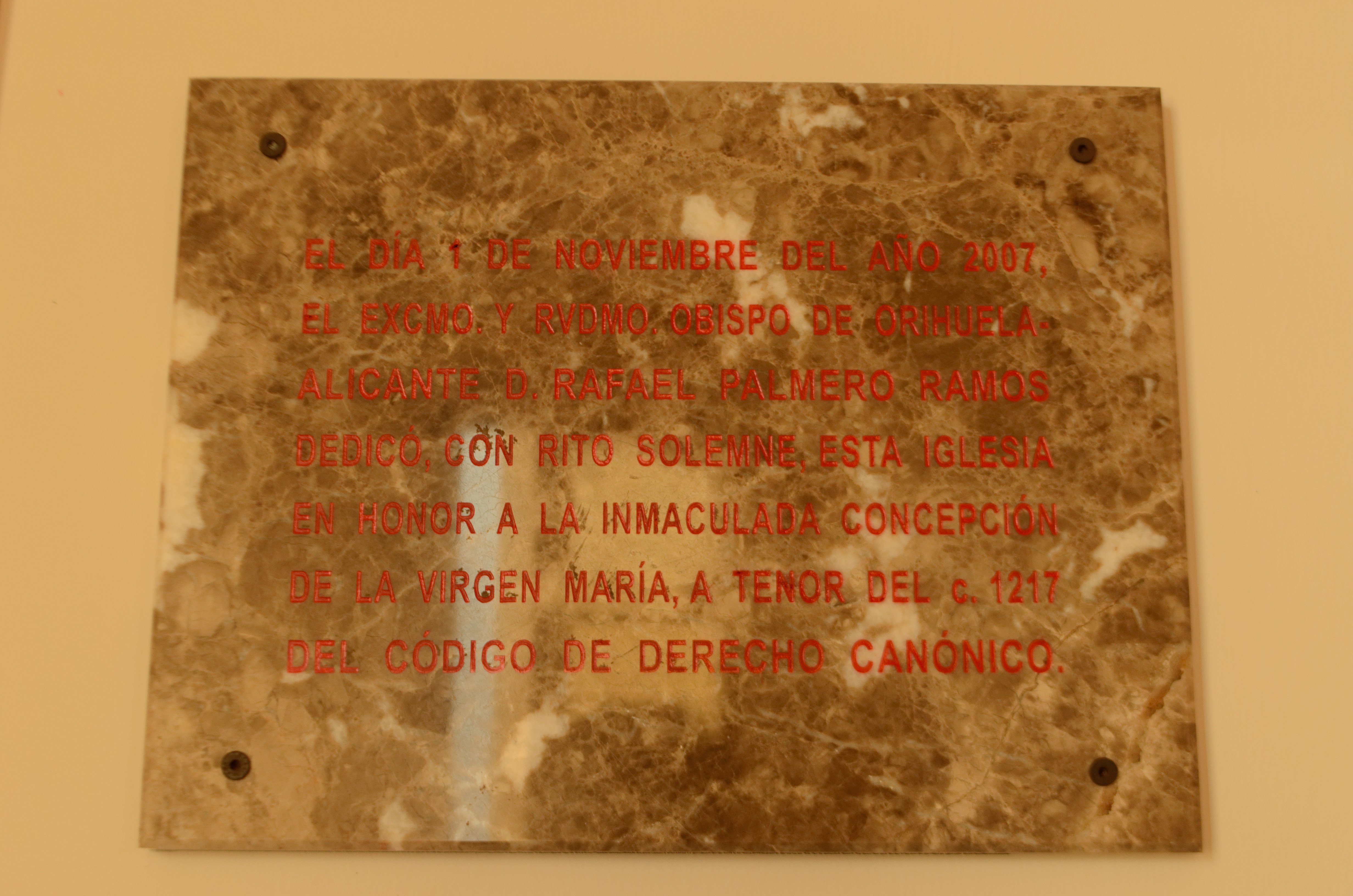Placa conmemorativa de la bendición de la nueva iglesia