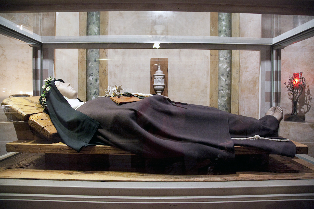 Cuerpo de Santa Clara en Asís